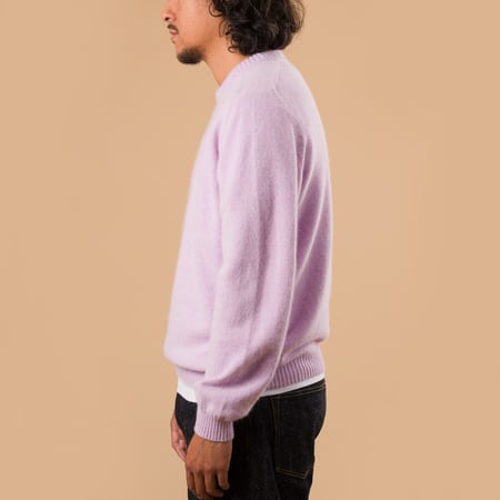 vignette Nitto X Flaneurs pull Bedros geelongora french lilac porté de profil