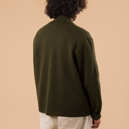 image laine Noragi classique Le Minor X Flâneurs olive porté de dos