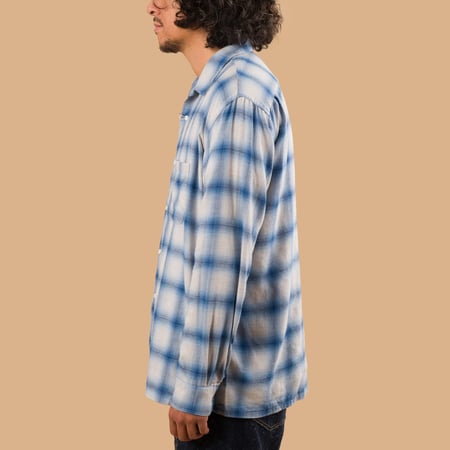 Image-Flâneurs_BEAMS PLUS / Open Collar Ombre Blue_de-profil