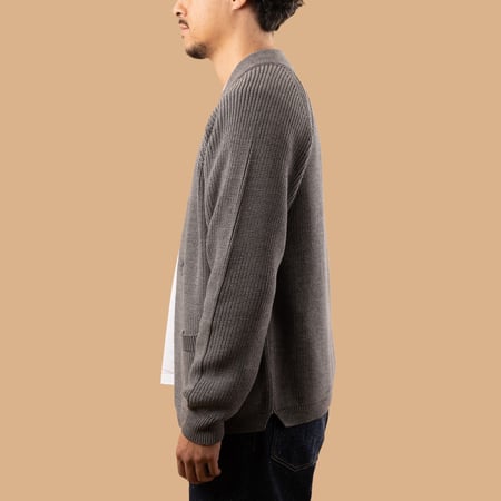 flaneurs gilet laine épais BATONER Waso 1 Button Cardigan Melange Gray de profil