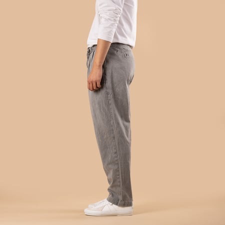 Image-Flâneurs_SEUVAS / 10oz Canvas Tapered 2Tuck Pants Sumi_de-profil