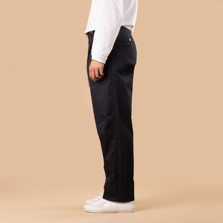 Image-Flâneurs SEUVAS / Chino 2Tuck Trousers Navy_de-profil