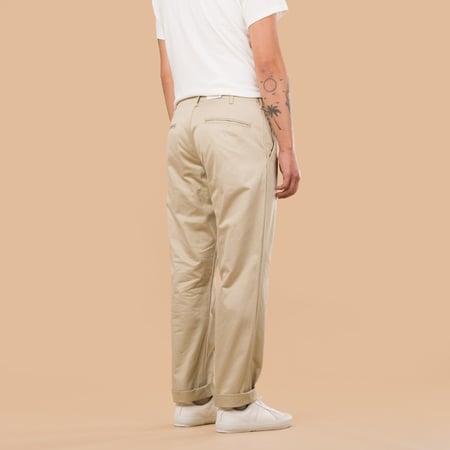 image flâneurs pantalon FOB FACTORY  F0514 Narrow U.S. Trousers beige de  dos