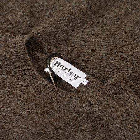 image flâneurs pull HARLEY OF SCOTLAND 1 Ply Voe True Shetland Crew Neck Grey  col