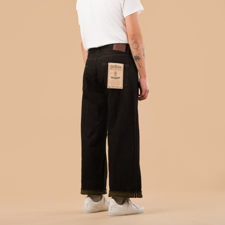 image flâneurs jeans black ONI DENIM 222-BKOL porté de dos