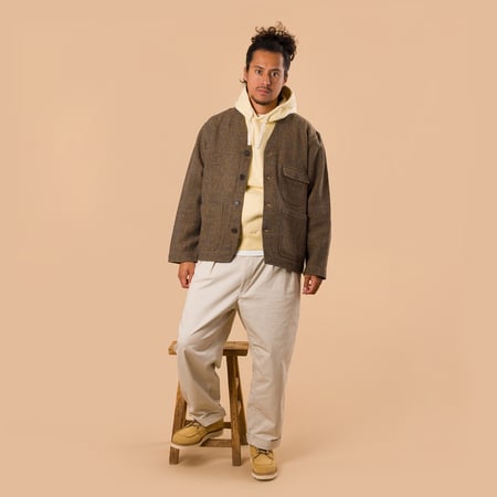 vignette UNIVERSAL WORKS x FLÂNEURS Harris Tweed Plaid Cabin Jacket Gold silhouette 2