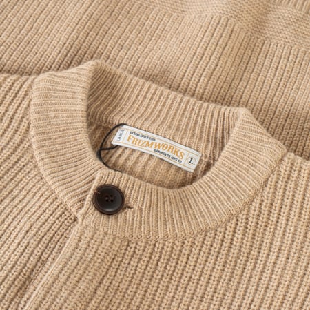 detail flâneurs FRIZMWORKS  Heavy Wool Round Cardigan Oatmeal col