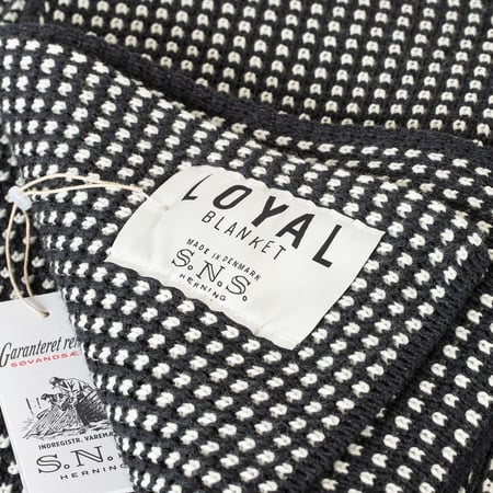 Vignettes  flâneurs SNS HERNING Loyal Blanket Faded Black 4
