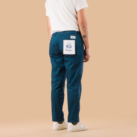 pantalon denim greencast ajusté Sugar & Co image flâneurs porté de dos