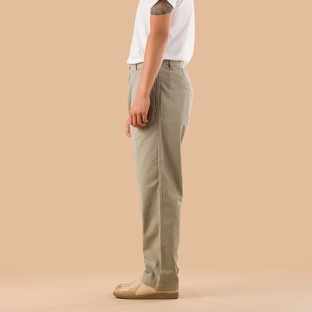 pantalon vert d'eau Sugar & Co image flâneurs porté de profil