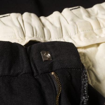 Image-Flâneurs_pantalon noir ajusté Sugar & Co_détail-1