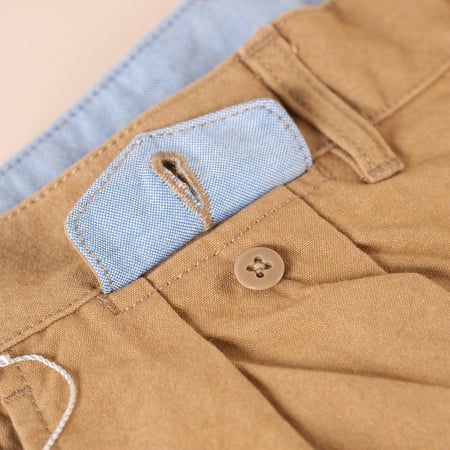 detail coin pocket  flaneurs BEAMS PLUS x FLANEURS collaboration pantalon chino 2 Pleats Trousers Canvas Washer Camel 3