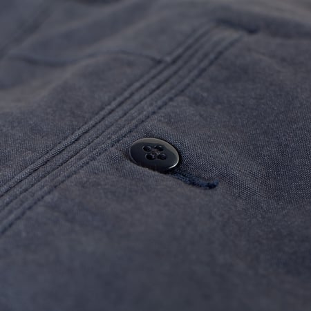 detail back pocket button  flaneurs BEAMS PLUS x FLANEURS collaboration pantalon chino 2 Pleats Trousers Canvas Washer navy