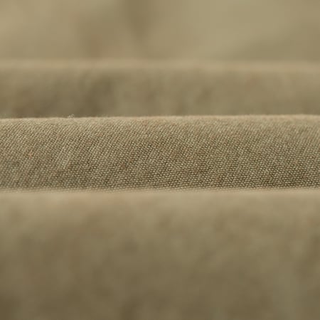 detail fabric flaneurs BEAMS PLUS x FLANEURS collaboration pantalon chino 2 Pleats Trousers Canvas Washer green