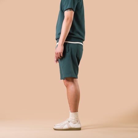 Image-Flâneurs_BEAMS PLUS / Sweat Short Dark Green_de profil