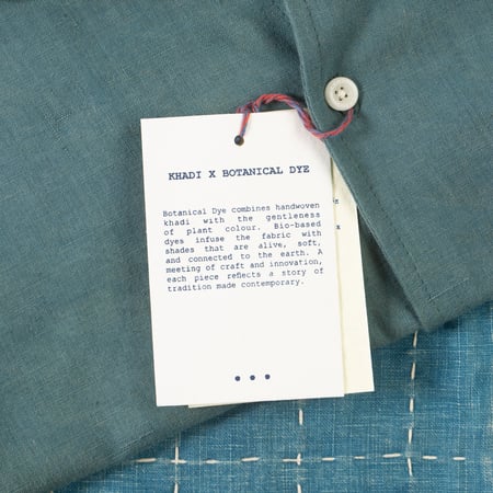 détail tag KARDO x FLANEURS  LS Shirt Handwoven Denim Mid Indigo (4)