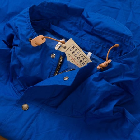 Image-Flâneurs_MANIFATTURA CECCARELLI / Shelter Jacket Cobalt détail col