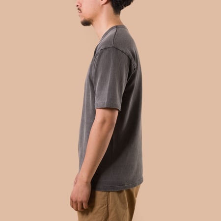 Image-porté Flâneurs_DUBBLE WORKS Heavyweight Short Sleeve Tee Pigment Dye Sumikuro_profil