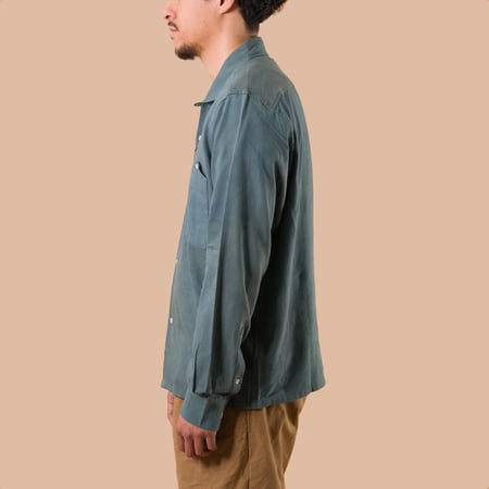 KARDO x FLANEURS LS Shirt Handwoven Denim Indigo medium de profil