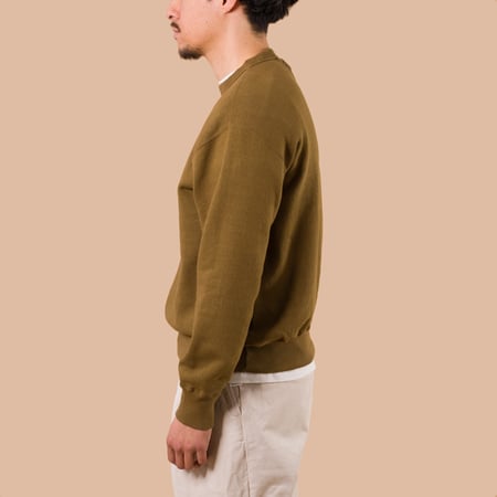 image porté profil de face Dubble Works loopwheel sweatshirt khaki (3)