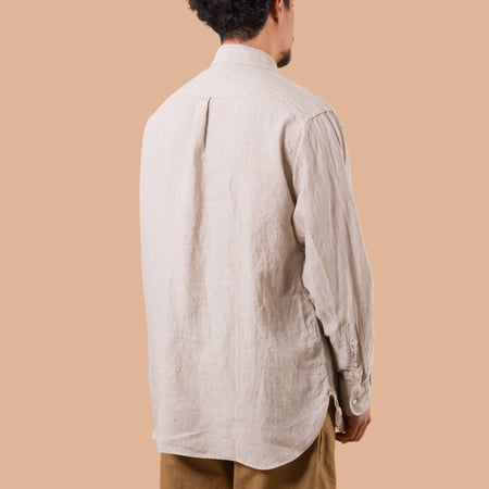 image flaneurs chemise en lin natural Beams Plus Japan portée de dos