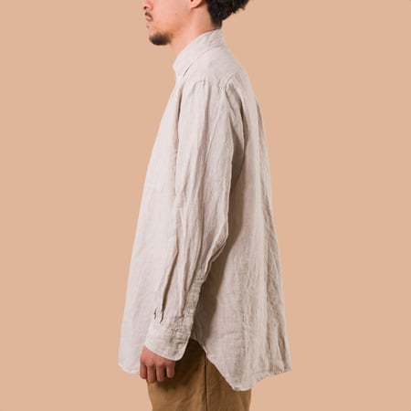 image flaneurs chemise en lin natural Beams Plus Japan portée de profil 1