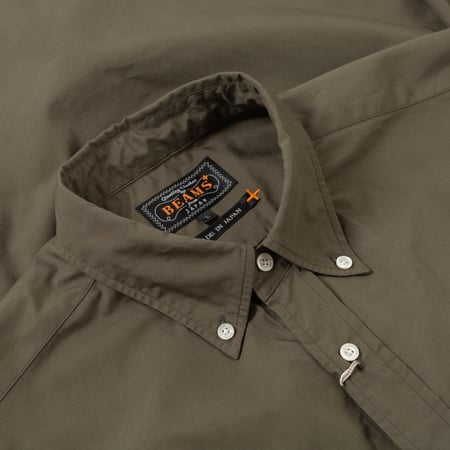 image detail col flaneurs chemise olive Beams Plus Japan porté de face (2)