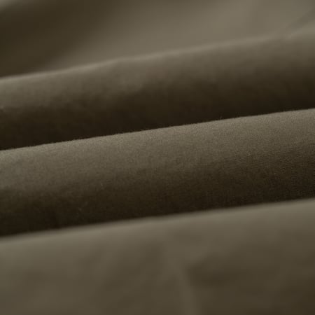 image detail matiere flaneurs chemise olive Beams Plus Japan porté de face (1)