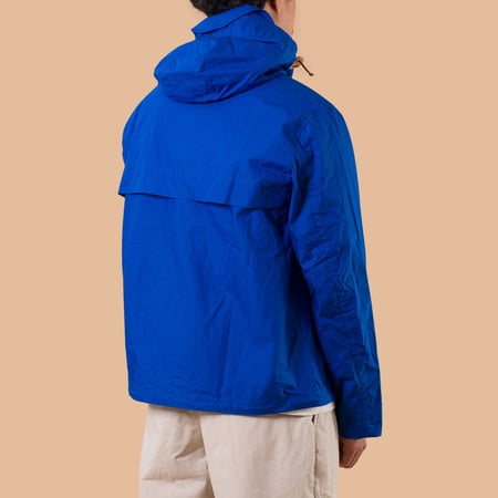 Image-Flâneurs_MANIFATTURA CECCARELLI / Shelter Jacket Cobalt de dos