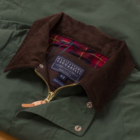 Image-Flâneurs_MANIFATTURA CECCARELLI / Rain Caban Dark Green détail col
