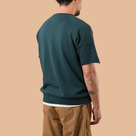 Image-Flâneurs_BEAMS PLUS / Sweat Short Sleeve Cut-Off Dark Green de dos