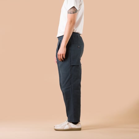 Image-Flâneurs_JACKMAN / Sashiko Umps Pants Iron Navy de profil