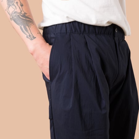 Image-Flâneurs_JACKMAN /Crepe Umps Trousers Dark Navy_détail poche