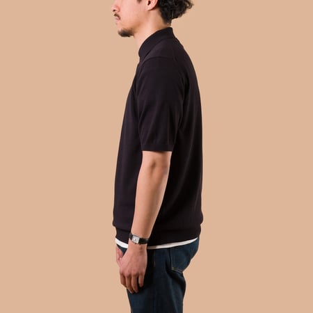 Image_Flâneurs_MOONCASTLE / Polo Ice Cotton Manches Courtes Black de profil