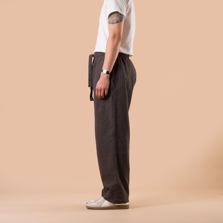 image flâneurs SEUVAS / L/C Relaxed Pants Charcoal de profil