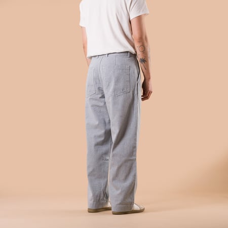 Image flâneurs UNIVERSAL WORKS / Duke Pant Jean Cloth Reworked Light Indigo de dos