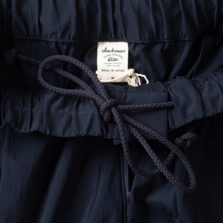 détail cordon flaneurs JACKMAN Crepe Umps Pants Dark Navy (5)