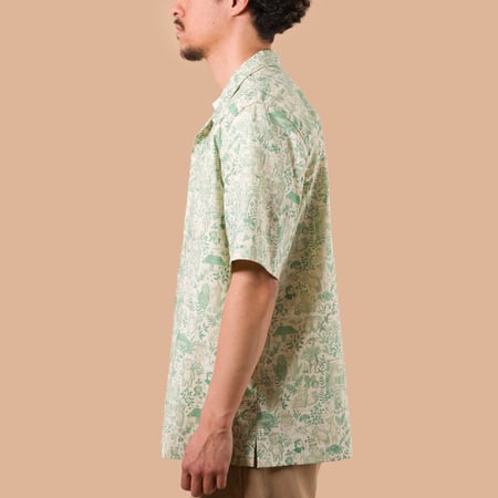 Image flâneurs Naked & Famous Aloha Shirt Linen Animals Green de profil