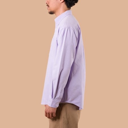 Image flâneurs porté de face chemise FRIZMWORKS OG Oxford Oversized Shirt Purple de profil