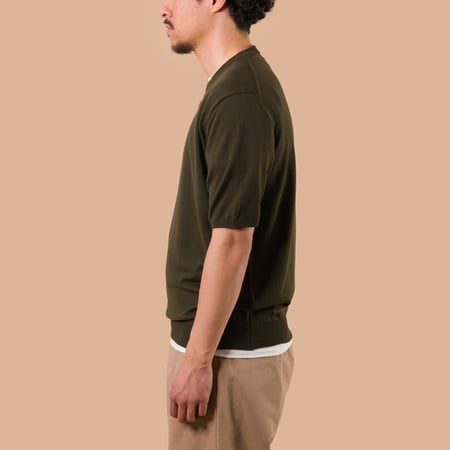 image flâneurs MOONCASTLE / 12G Wool Crewneck Short Sleeve Dark Olive de profil