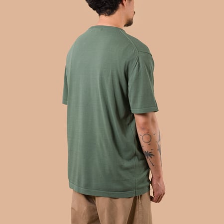 image flâneurs MOONCASTLE / Ice Cotton Relax Crewneck Olive de dos