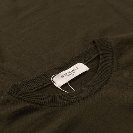 image flâneurs MOONCASTLE / 12G Wool Crewneck Short Sleeve Dark Olive détail col