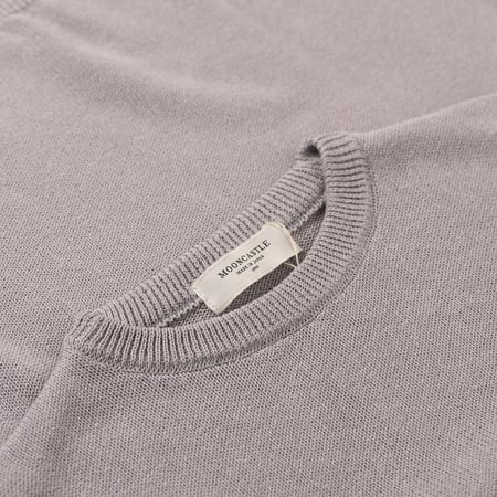 image flâneurs MOONCASTLE / Paper Silk Crewneck Light Gray détail col