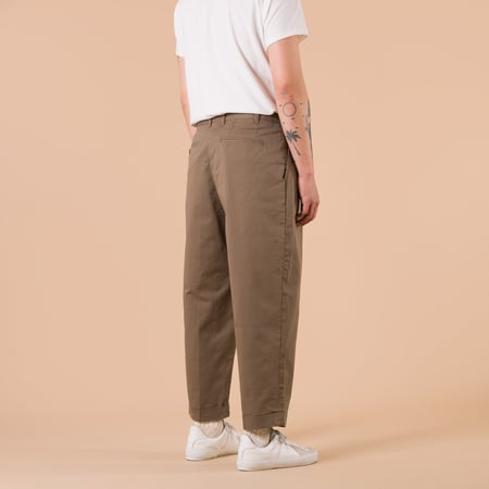 Image_Flâneurs_2 Pleats Twill Trousers Olive_de-dos