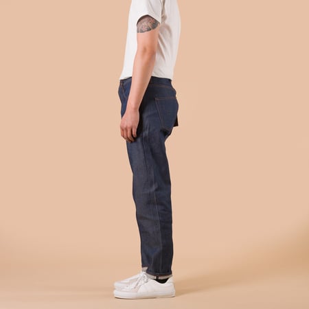 image flâneurs NAKED & FAMOUS EasyGuy Natural Indigo Selvedge porté de côté