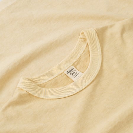 détails flaneurs JACKMAN  Pocket T-Shirt Fade Butter (2)