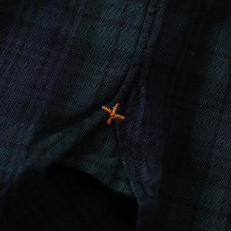 détail BEAMS PLUS  B.D. Short Sleeve Indigo Yarn Tartan Black Watch (1)