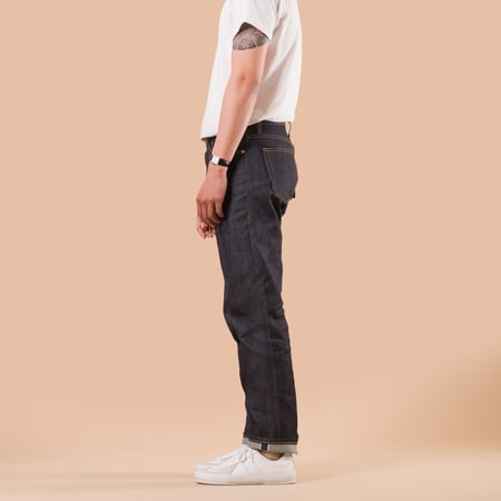 flâneurs NAKED & FAMOUS WeirdGuy Left Hand Twill Selvedge porté de côté