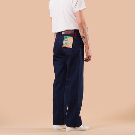 image flâneurs NAKED & FAMOUS / Pleated Trouser Vertical Slub Denim Selvedge de dos