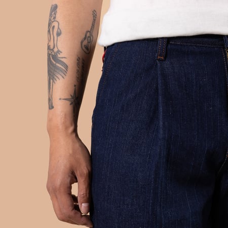 image flâneurs NAKED & FAMOUS / Pleated Trouser Vertical Slub Denim Selvedge détail pince